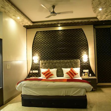 The Park Presidency Hotel Bareilly Esterno foto