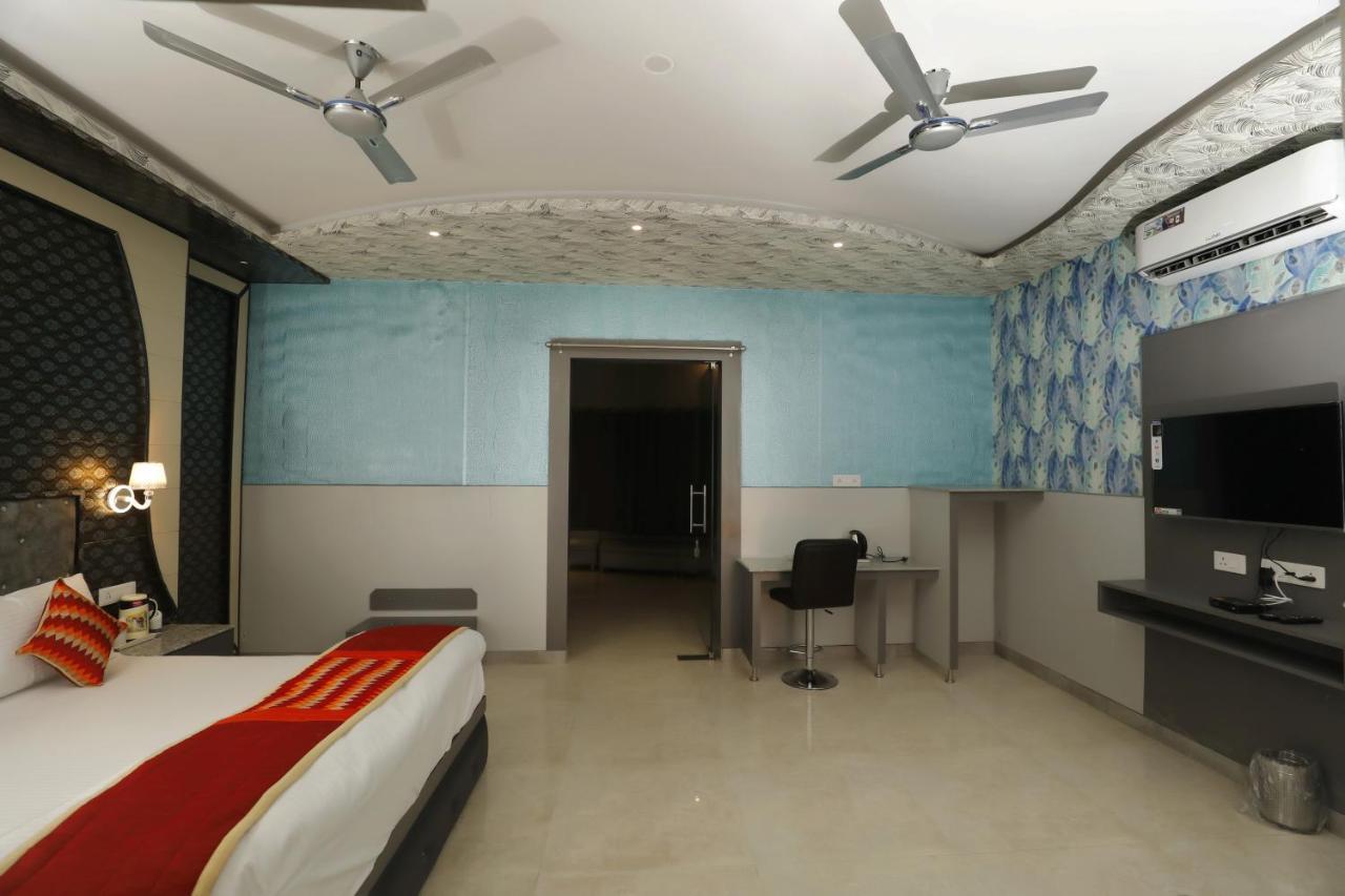 The Park Presidency Hotel Bareilly Esterno foto