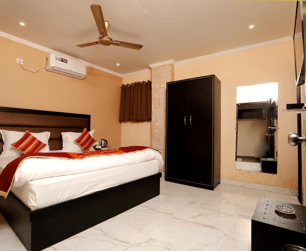 The Park Presidency Hotel Bareilly Esterno foto