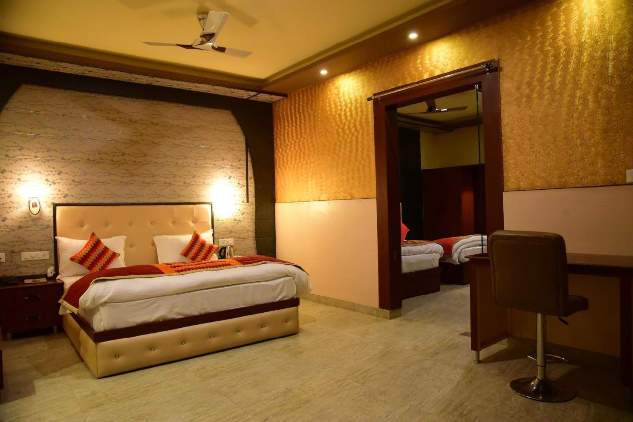 The Park Presidency Hotel Bareilly Esterno foto