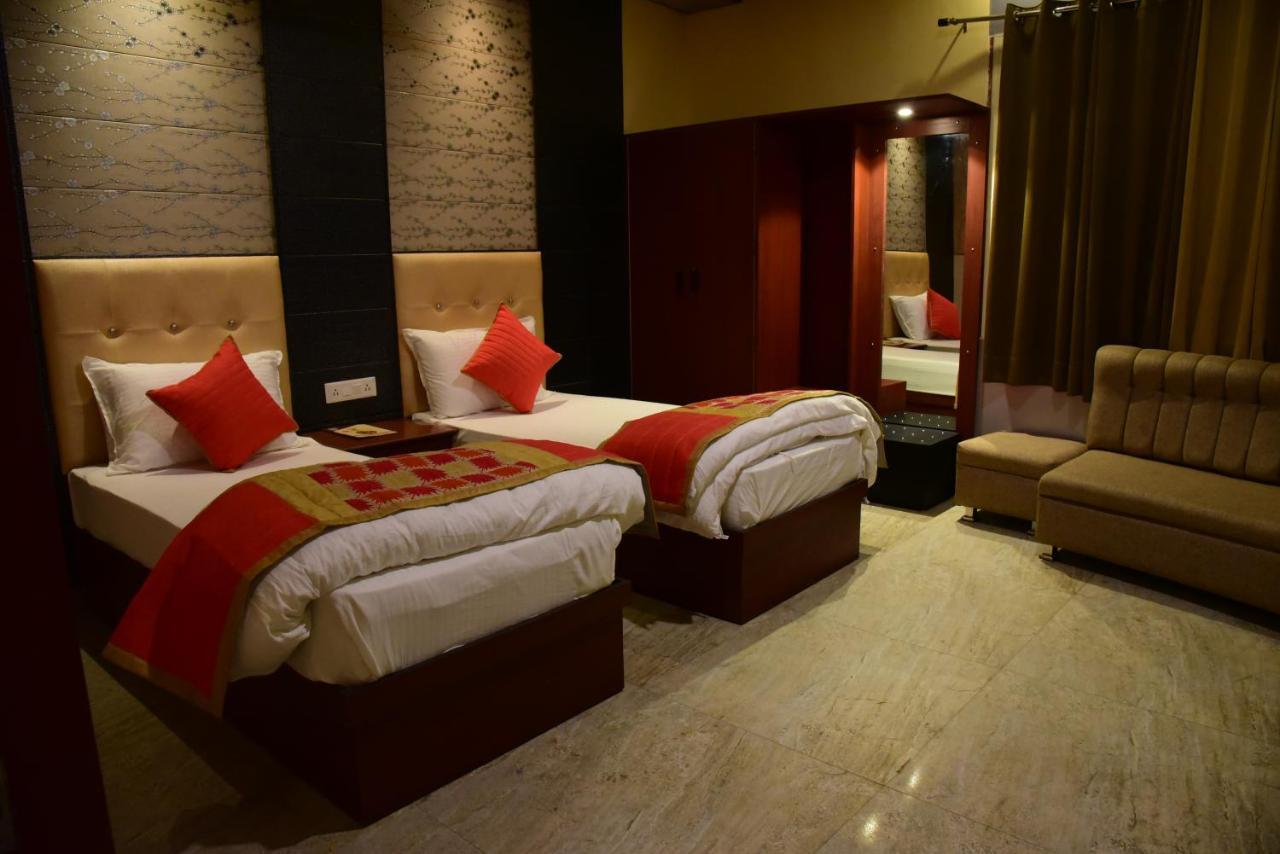 The Park Presidency Hotel Bareilly Esterno foto