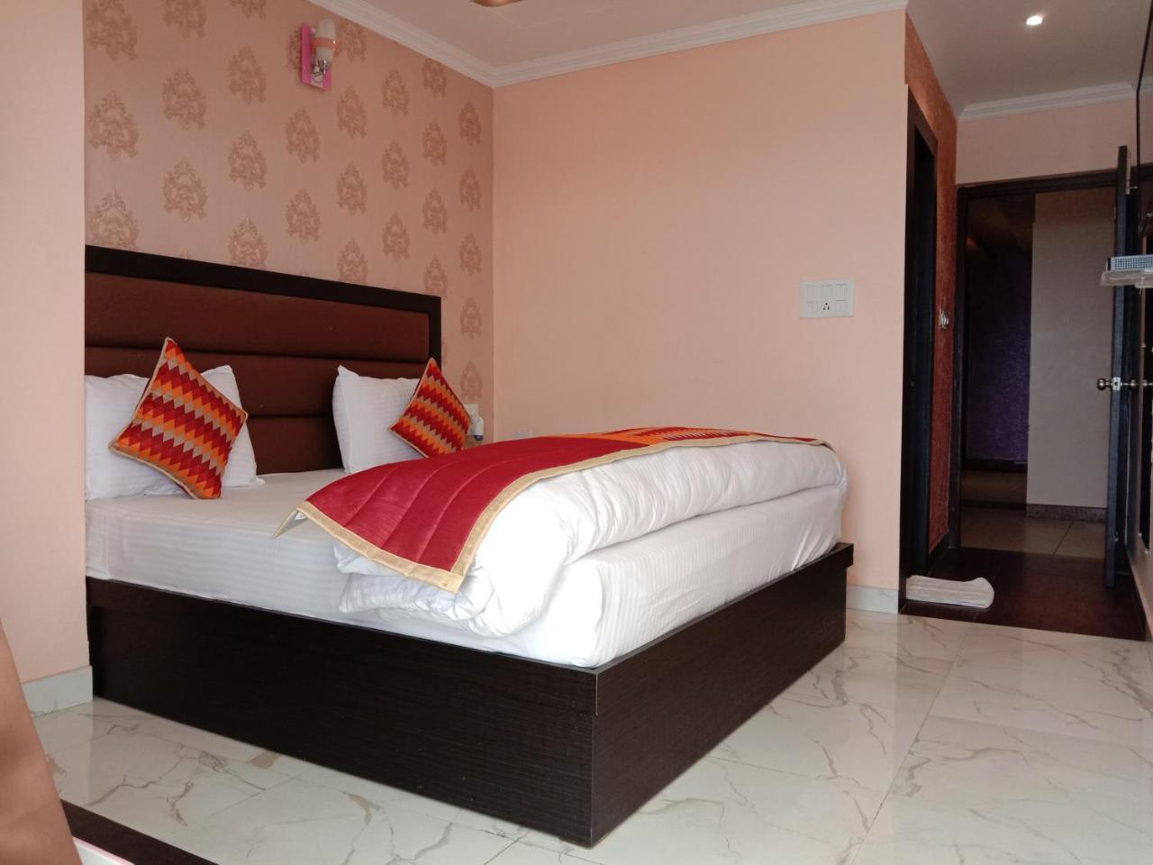 The Park Presidency Hotel Bareilly Esterno foto