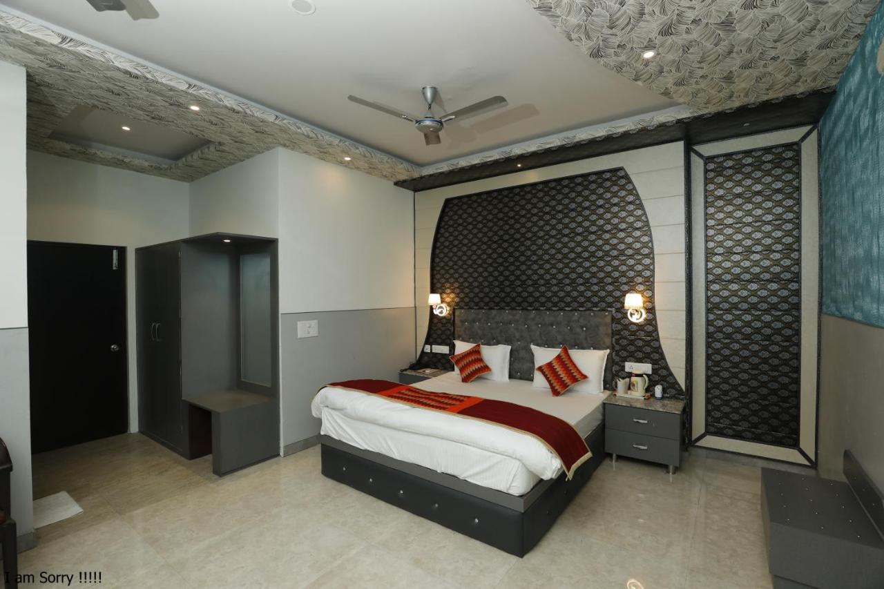 The Park Presidency Hotel Bareilly Esterno foto