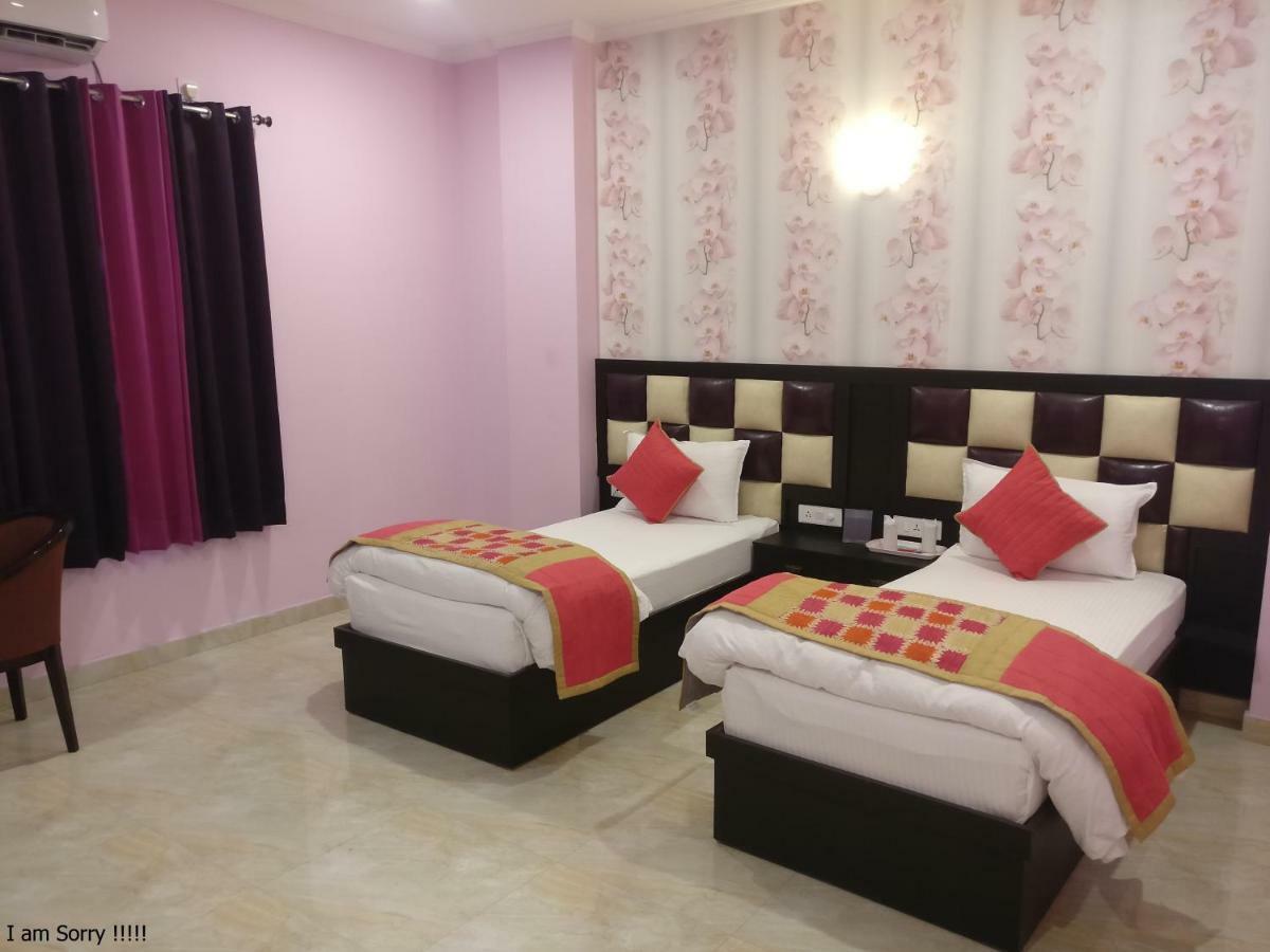 The Park Presidency Hotel Bareilly Esterno foto