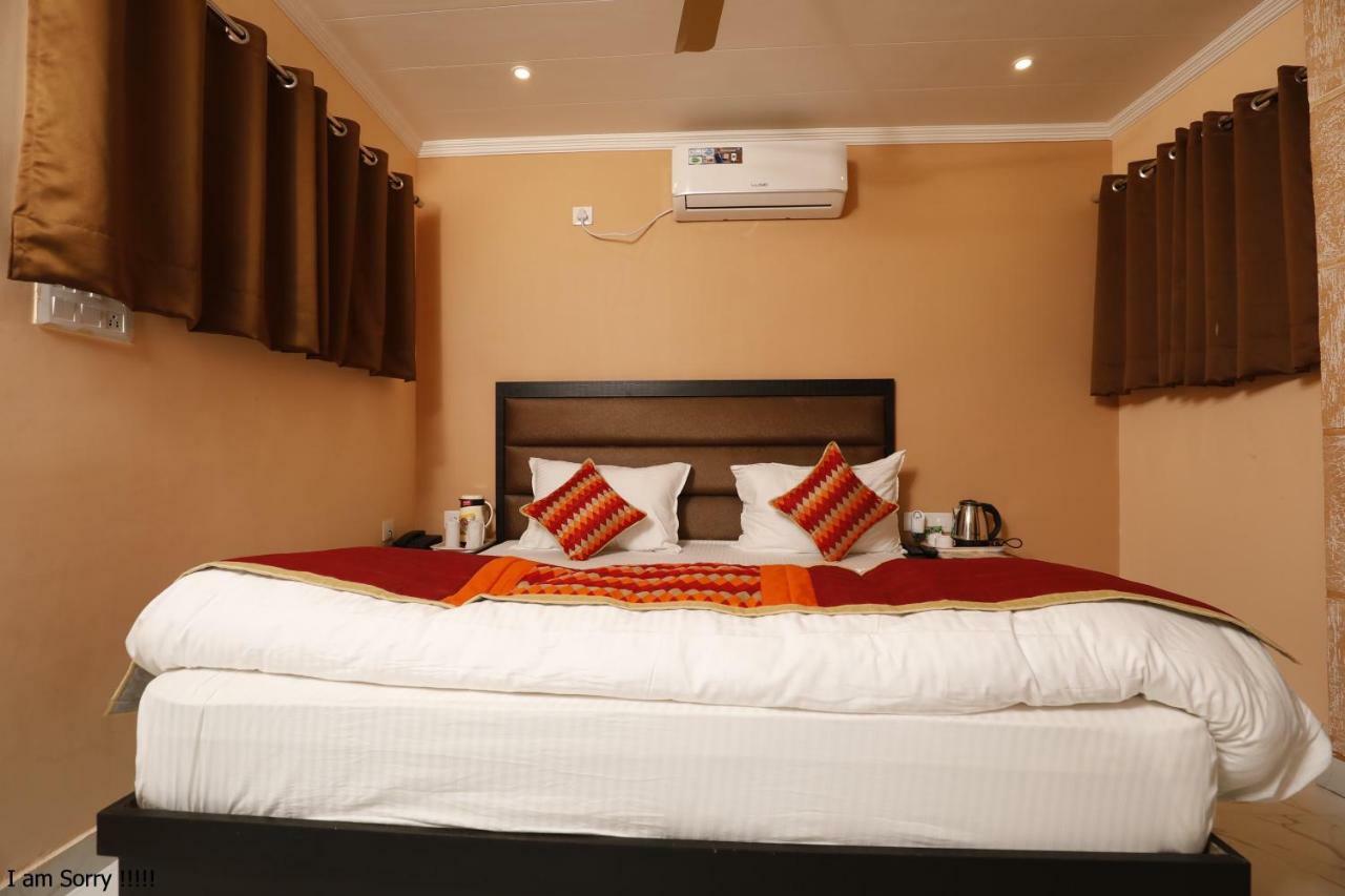The Park Presidency Hotel Bareilly Esterno foto