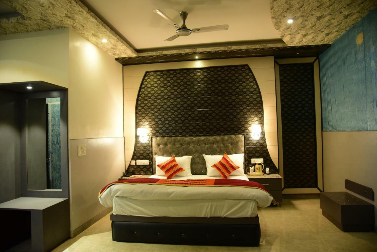 The Park Presidency Hotel Bareilly Esterno foto