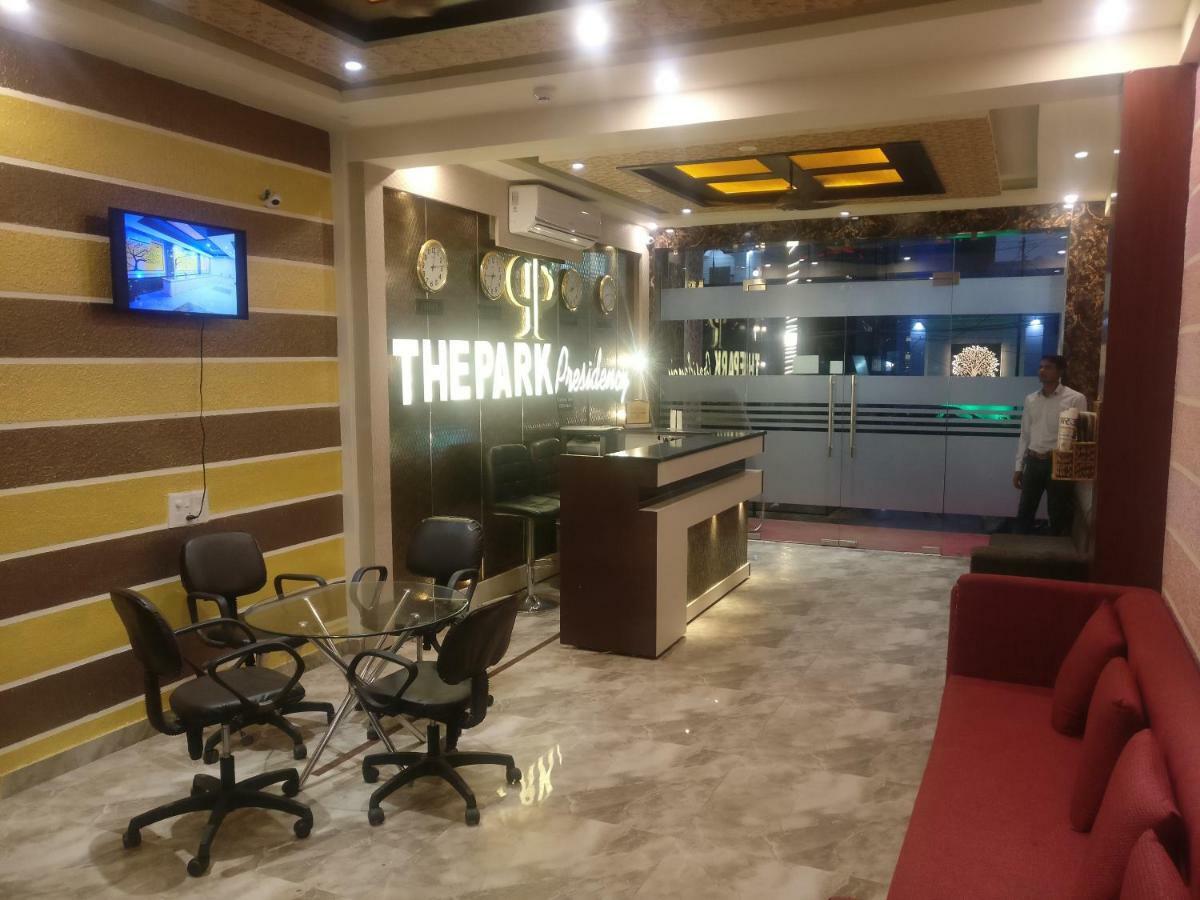 The Park Presidency Hotel Bareilly Esterno foto