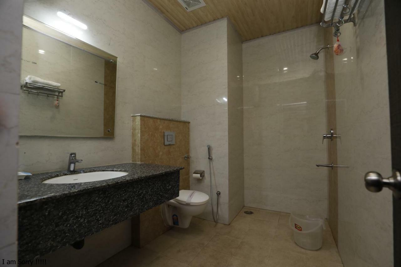 The Park Presidency Hotel Bareilly Esterno foto