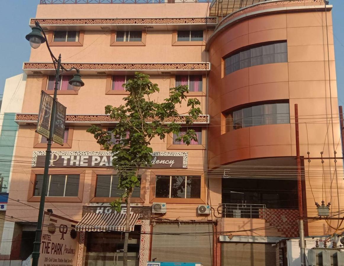 The Park Presidency Hotel Bareilly Esterno foto